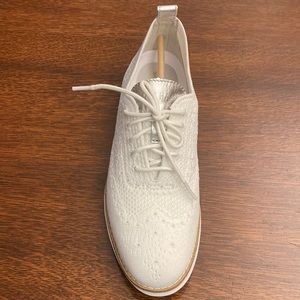Brand New super cute Cole Haan original grand wing tip shoes